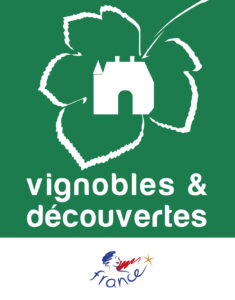 Green poster featuring a white house icon inside a flower outline, with the text “vignobles & découvertes” and a France logo at the bottom.